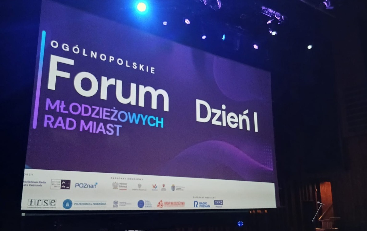 ekran przedstawiający napis Forum Młodzieżowych Rad Miast
